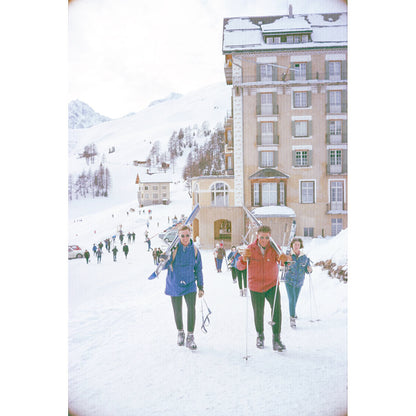 Slim Aarons - Skiers in St Moritz Detail